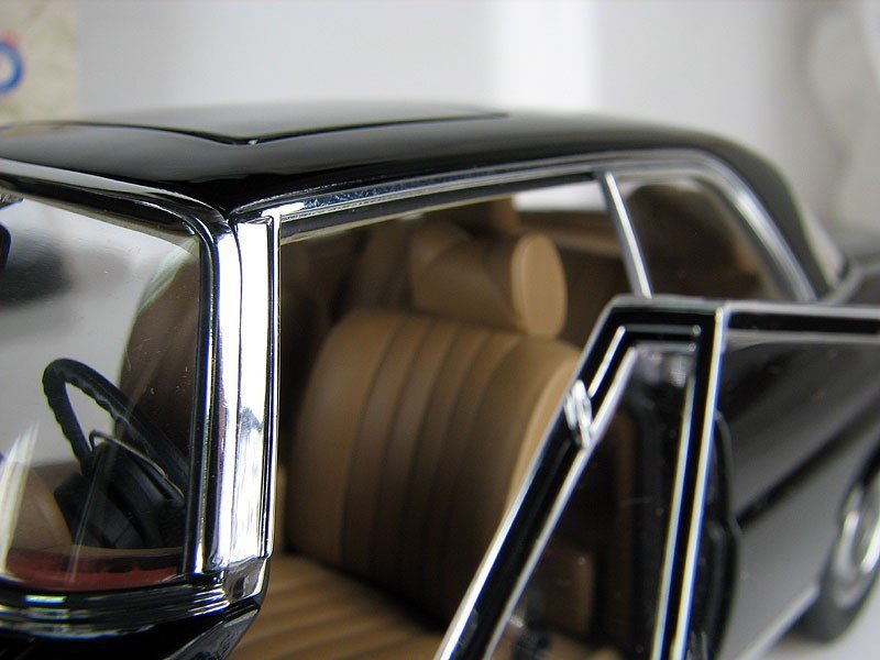 Автомодель Autoart Mercedes-Benz 280 SE Coupe 1:18 (76286) купить