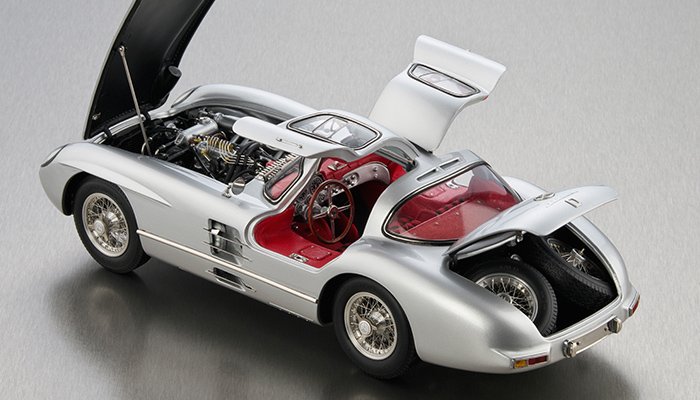 Автомодель СMC Mercedes-Benz 300 SLR Uhlenhaut Coupe 1955 Silver 1